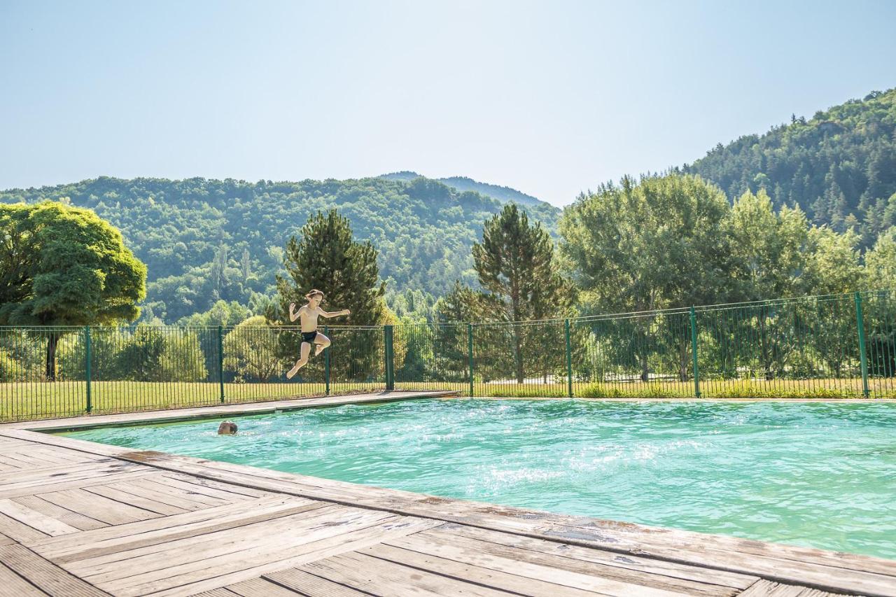 Les Chalets De Booz Saint-Germain-du-Teil Экстерьер фото
