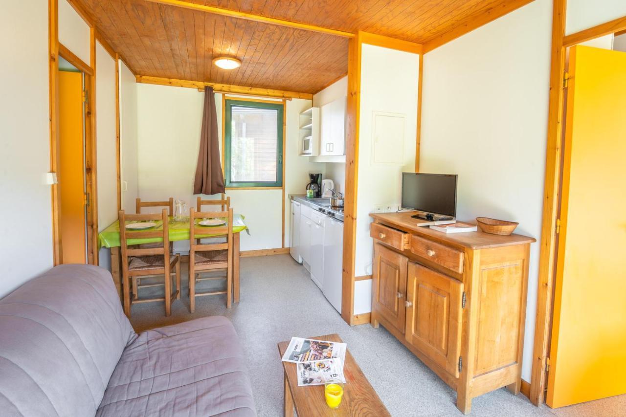 Les Chalets De Booz Saint-Germain-du-Teil Экстерьер фото