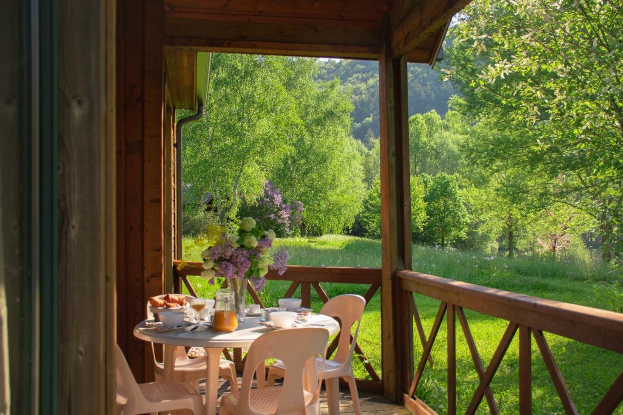 Les Chalets De Booz Saint-Germain-du-Teil Экстерьер фото