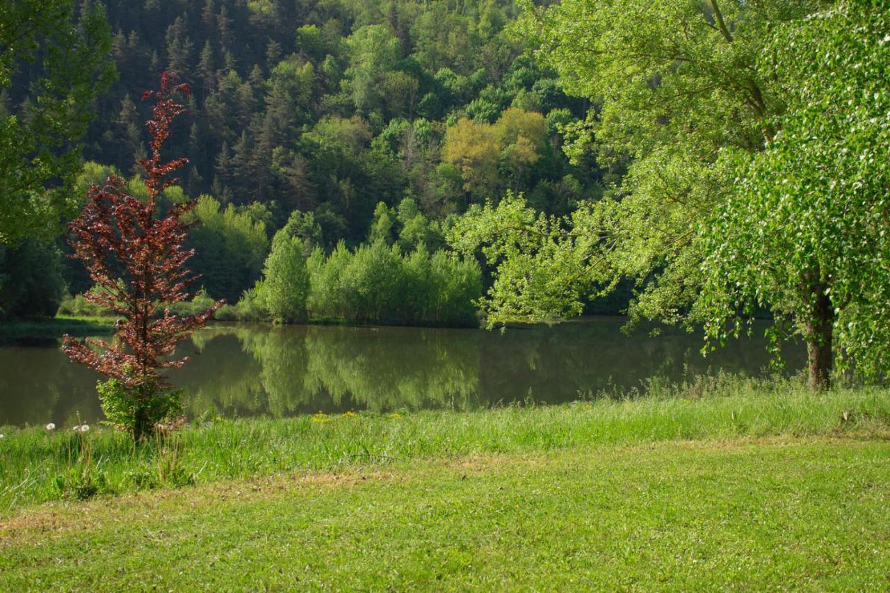 Les Chalets De Booz Saint-Germain-du-Teil Экстерьер фото
