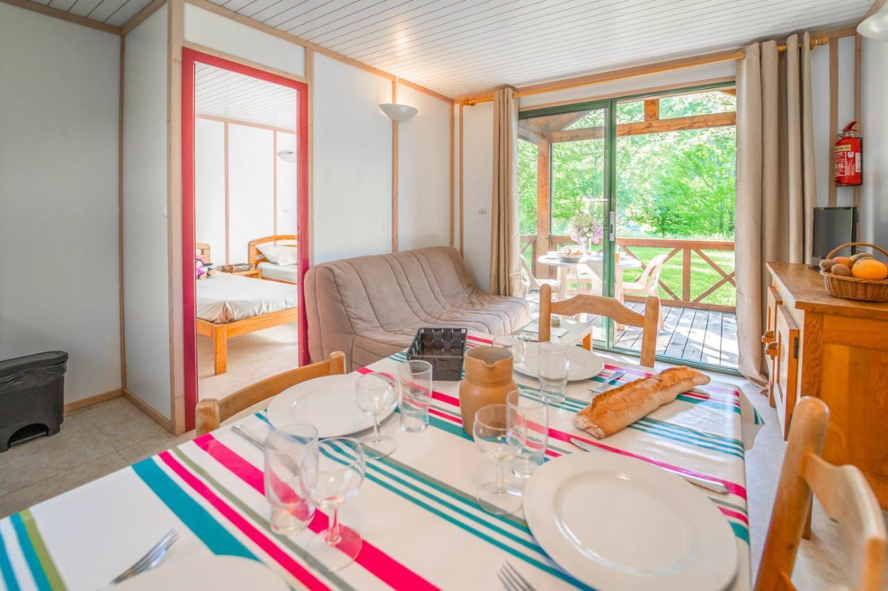 Les Chalets De Booz Saint-Germain-du-Teil Экстерьер фото