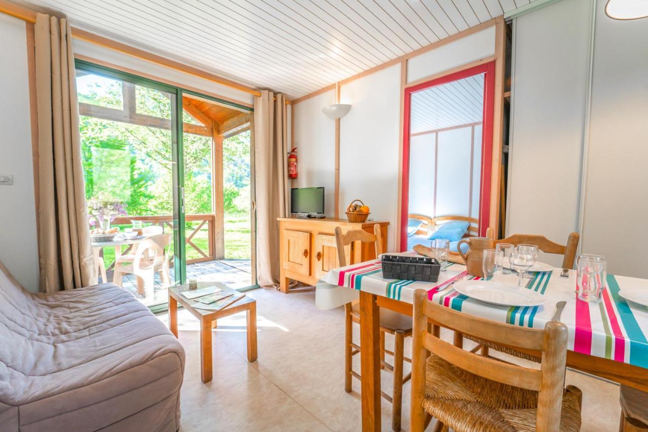 Les Chalets De Booz Saint-Germain-du-Teil Экстерьер фото