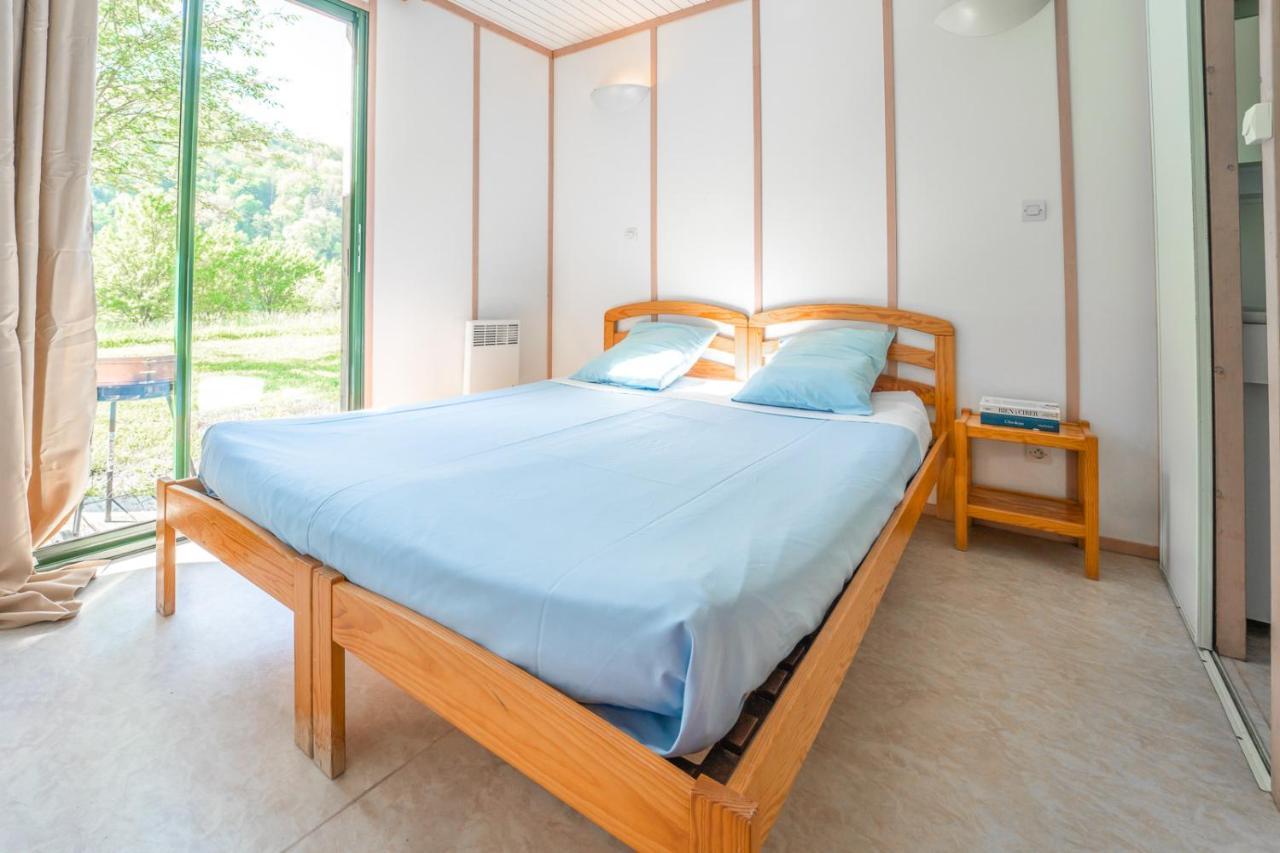 Les Chalets De Booz Saint-Germain-du-Teil Экстерьер фото