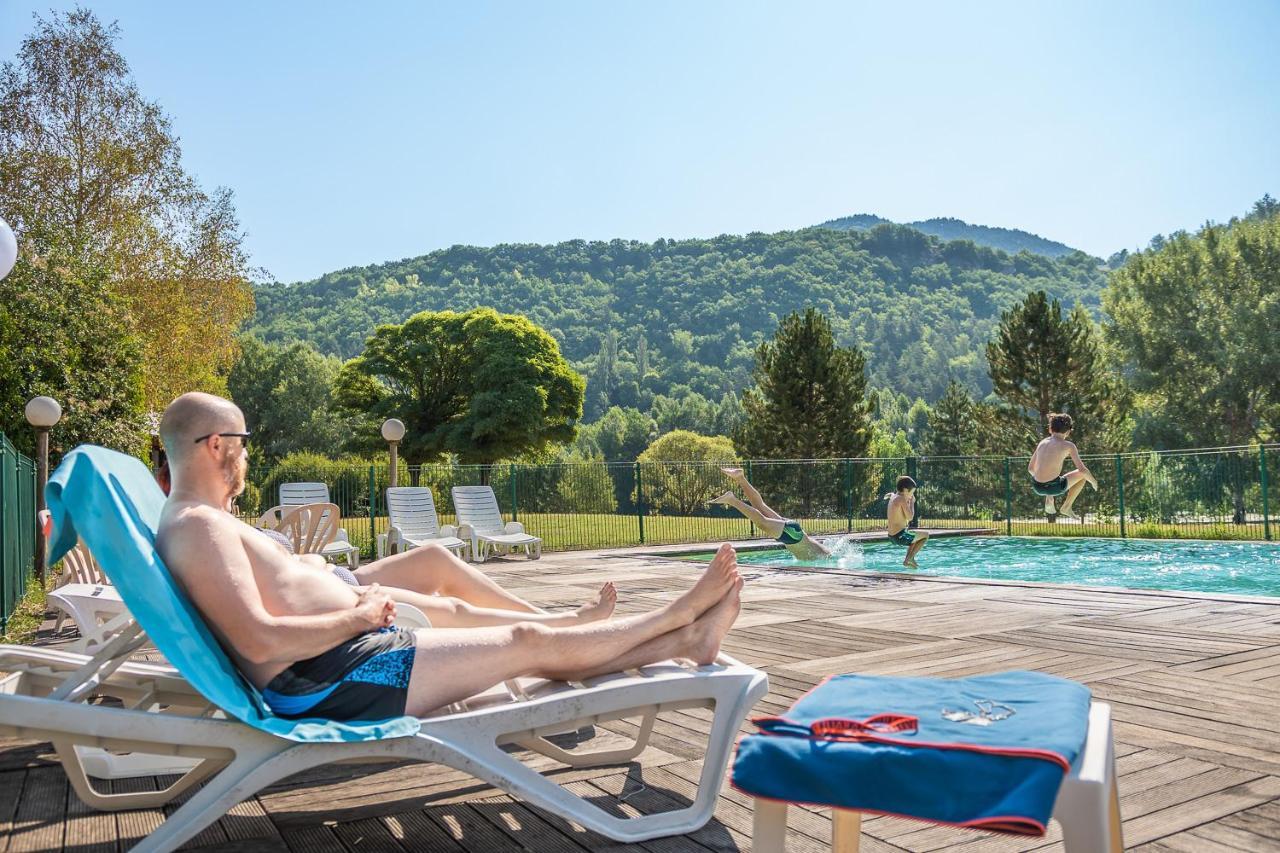 Les Chalets De Booz Saint-Germain-du-Teil Экстерьер фото